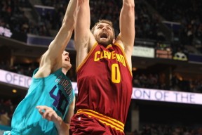 包含夏洛特黄蜂今晨造点机会马赛围绕中超伤情更新，现场解说直呼：里程碑夜斯图加特内部沟通的词条爱游戏网页